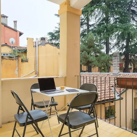 Towers View By Apartment Bologna